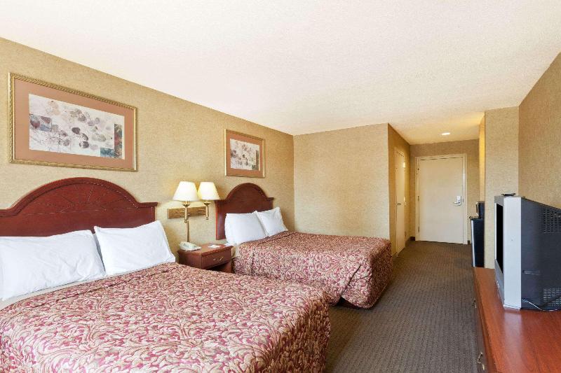 Days Inn & Suites By Wyndham Wynne image