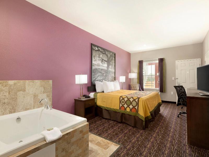 Super 8 by Wyndham Carrizo Springs image