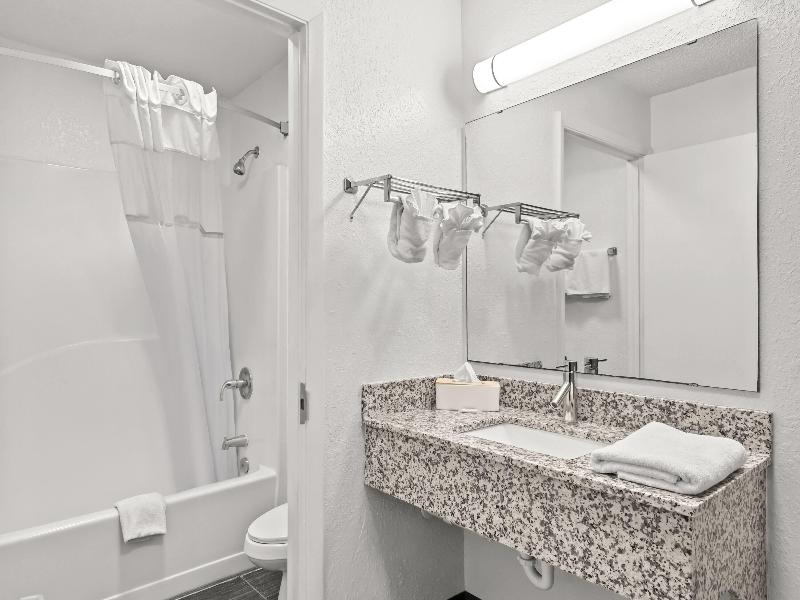 Travelodge Suites by Wyndham MacClenny image