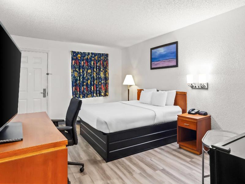 Travelodge Suites by Wyndham MacClenny image