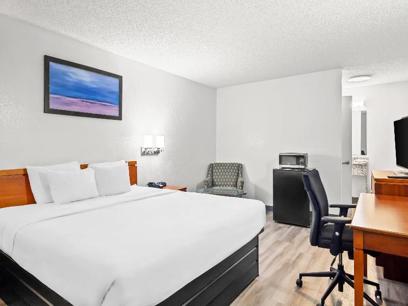 Travelodge Suites by Wyndham MacClenny image