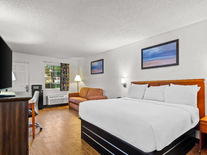 Travelodge Suites by Wyndham MacClenny image