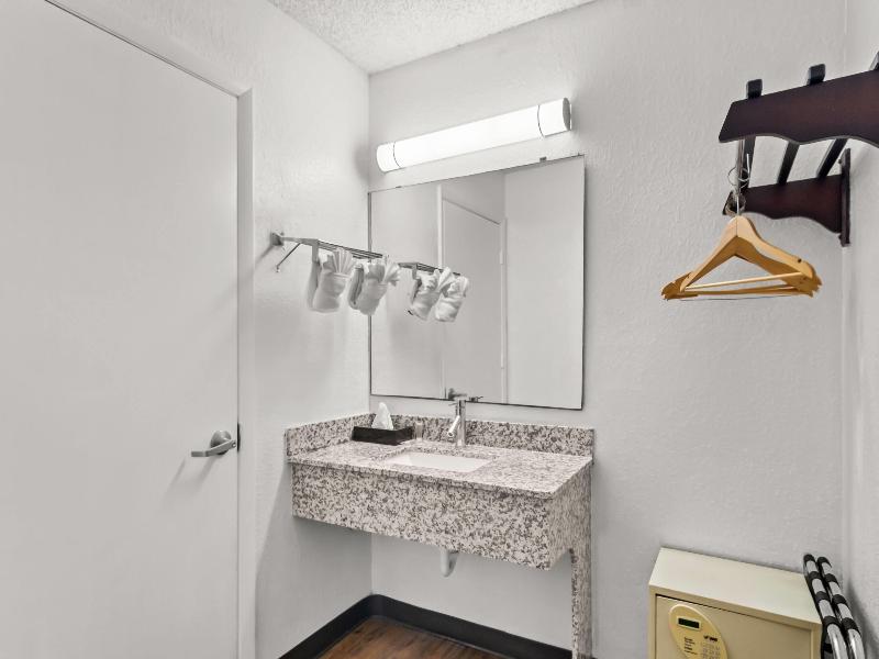 Travelodge Suites by Wyndham MacClenny image