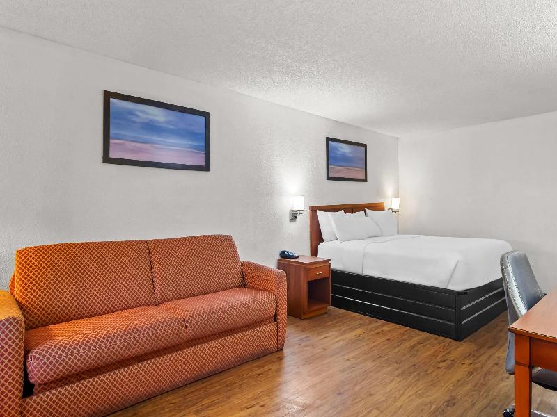 Travelodge Suites by Wyndham MacClenny image