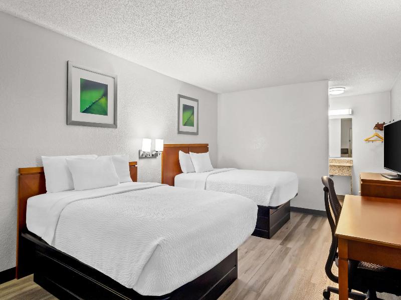 Travelodge Suites by Wyndham MacClenny image