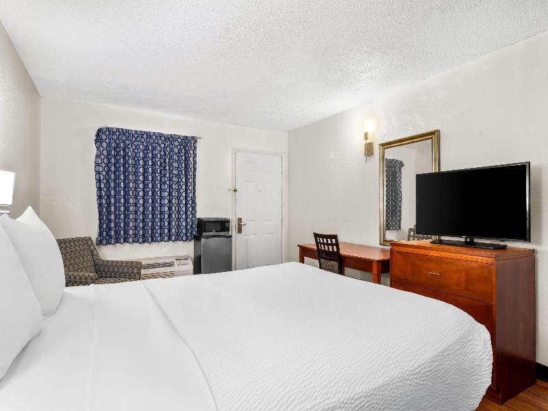Travelodge Suites by Wyndham MacClenny image