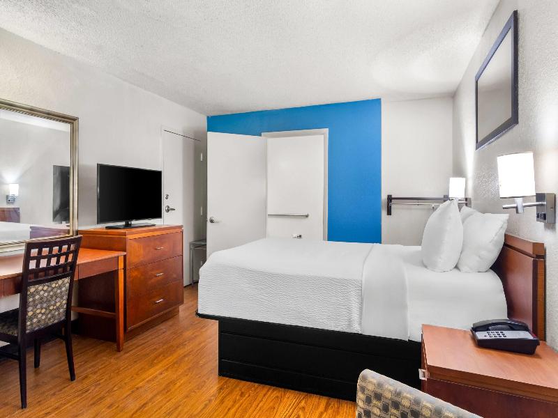 Travelodge Suites by Wyndham MacClenny image