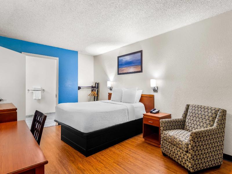 Travelodge Suites by Wyndham MacClenny image