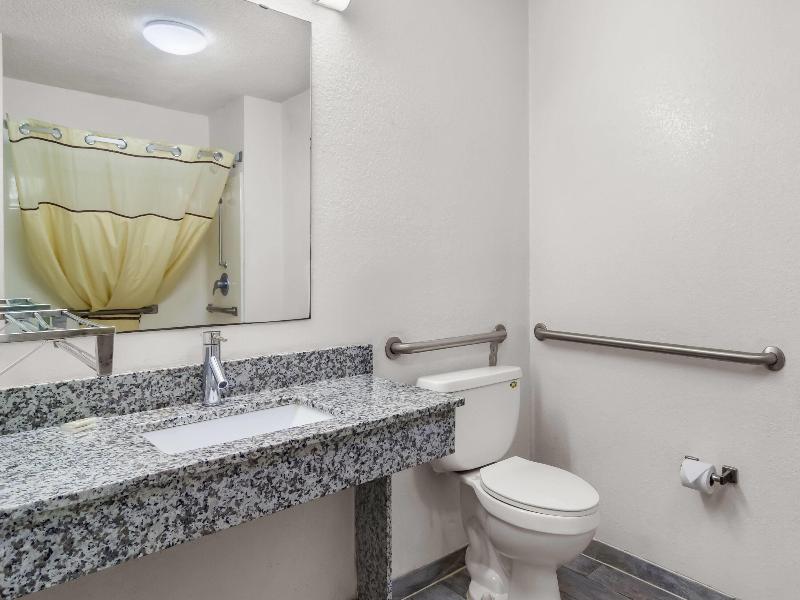 Travelodge Suites by Wyndham MacClenny image