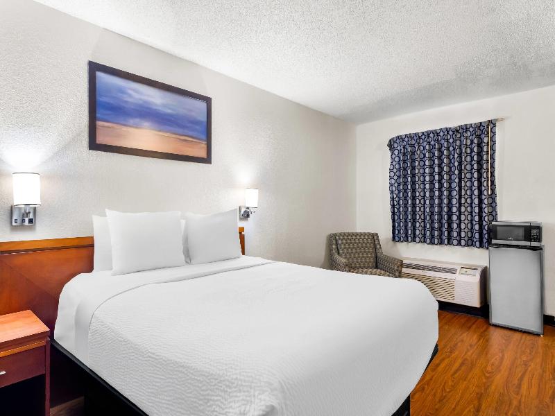 Travelodge Suites by Wyndham MacClenny image