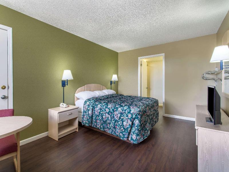 Super 8 by Wyndham Monticello 3