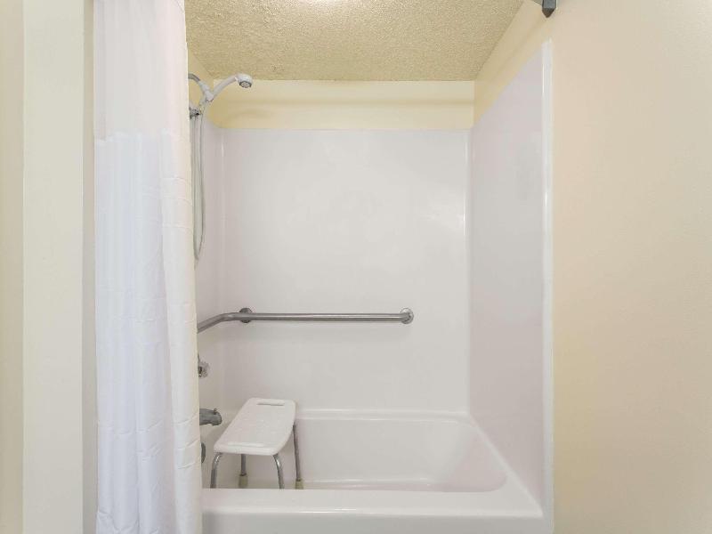 Super 8 by Wyndham Monticello 4