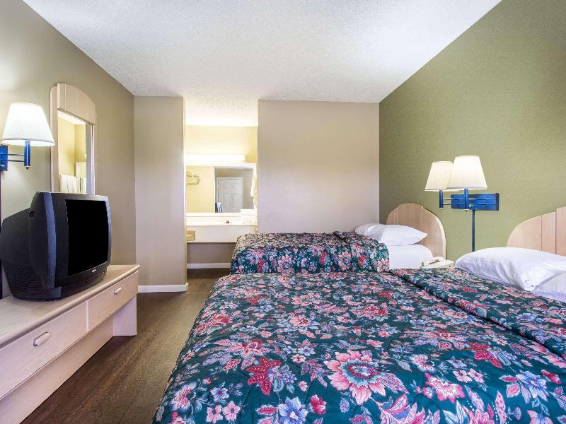 Super 8 by Wyndham Monticello 5