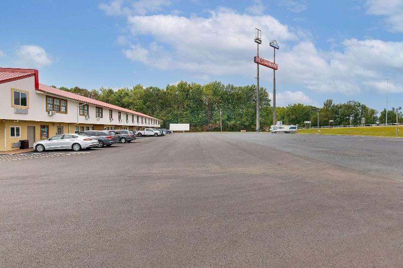 Days Inn by Wyndham Holladay image