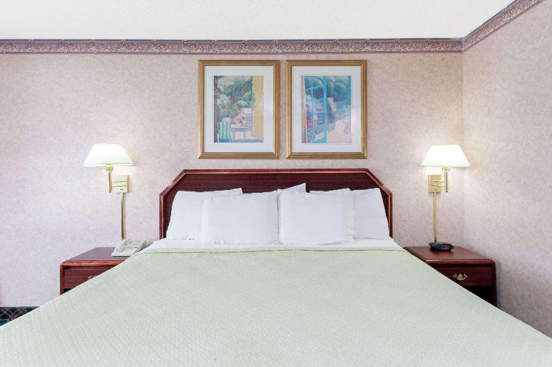 Days Inn by Wyndham Holladay image