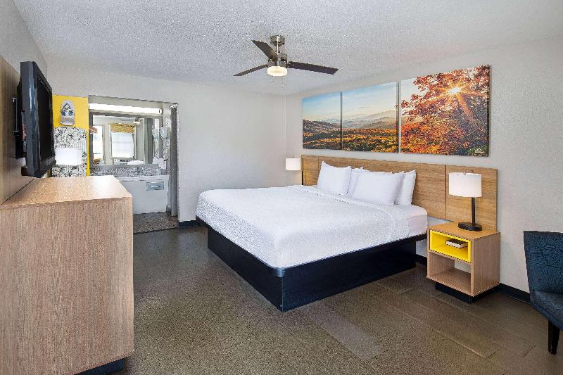 Days Inn by Wyndham Holladay image