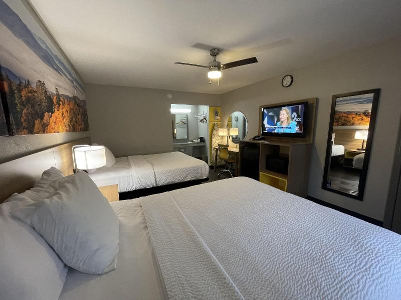 Days Inn by Wyndham Holladay image