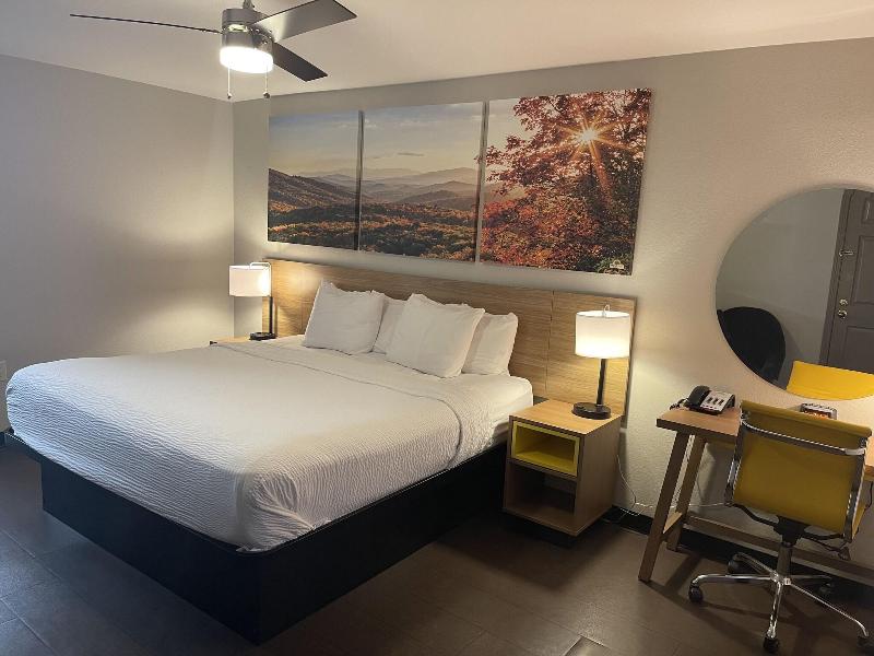 Days Inn by Wyndham Holladay image