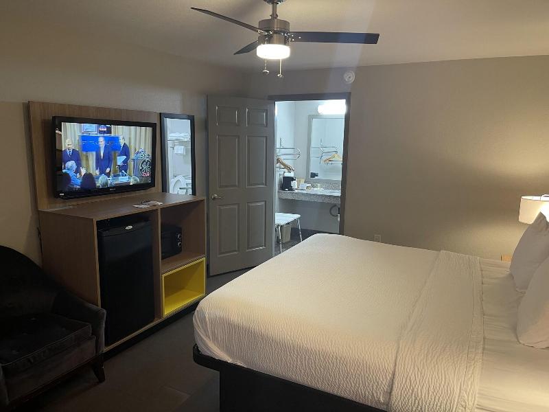 Days Inn by Wyndham Holladay image