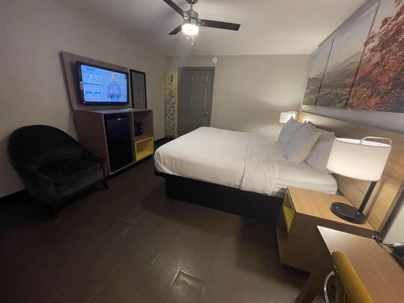 Days Inn by Wyndham Holladay image