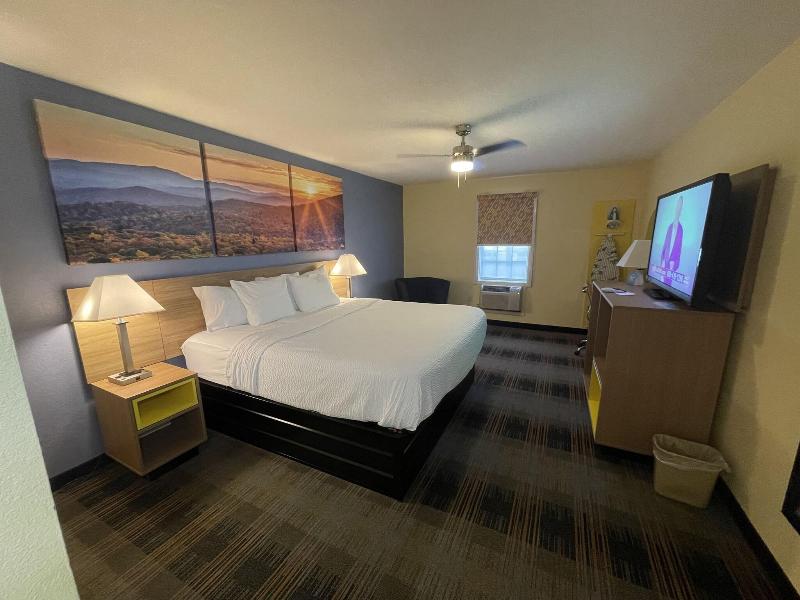 Days Inn by Wyndham Holladay image