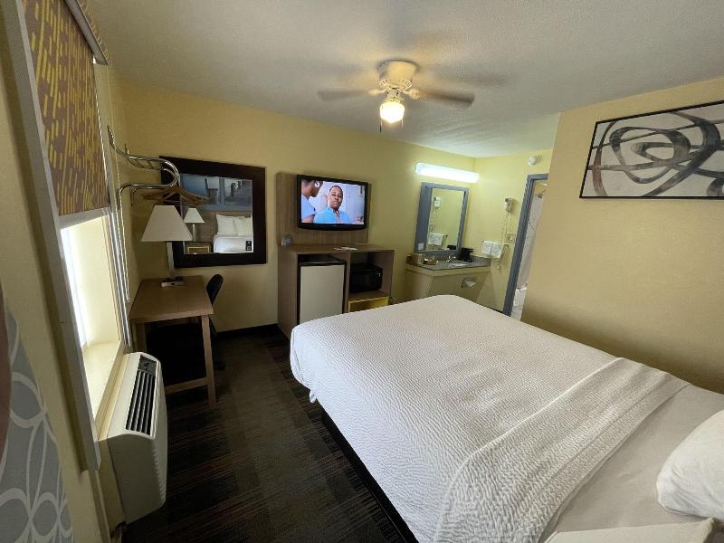 Days Inn by Wyndham Holladay image