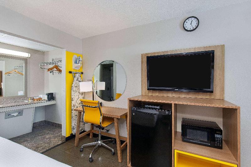 Days Inn by Wyndham Holladay image
