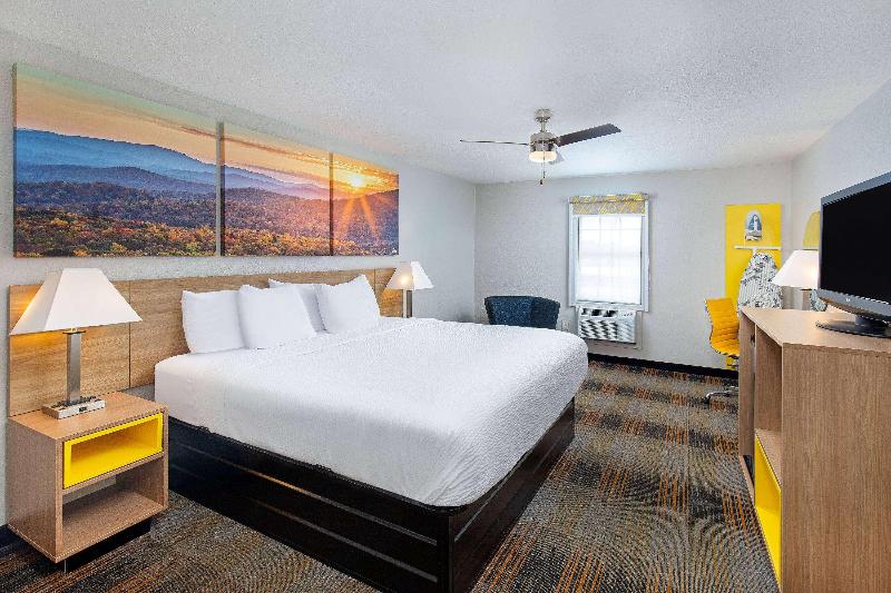 Days Inn by Wyndham Holladay image