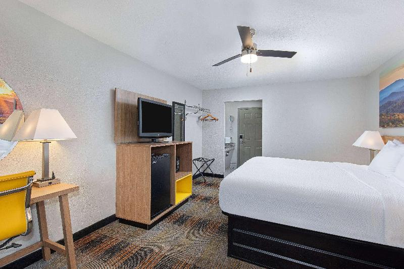 Days Inn by Wyndham Holladay image 9