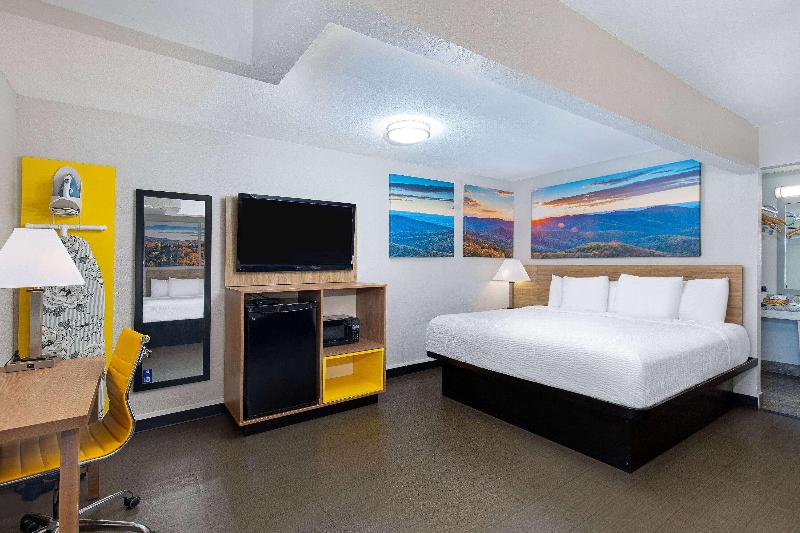 Days Inn by Wyndham Holladay image 1