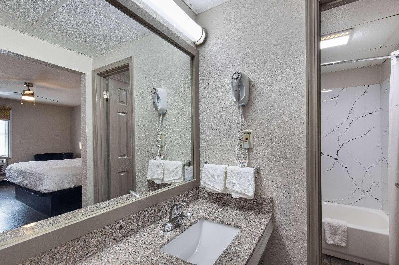 Days Inn by Wyndham Holladay image