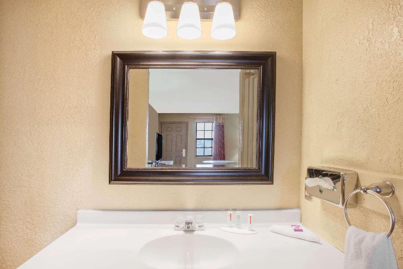 Knights Inn Wildersville image