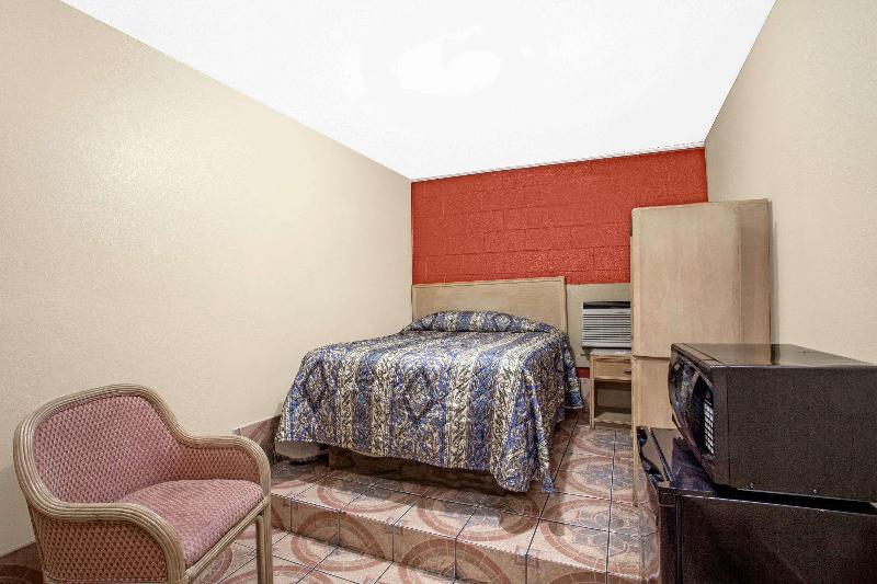 Knights Inn Wildersville image