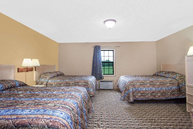 Knights Inn Wildersville image