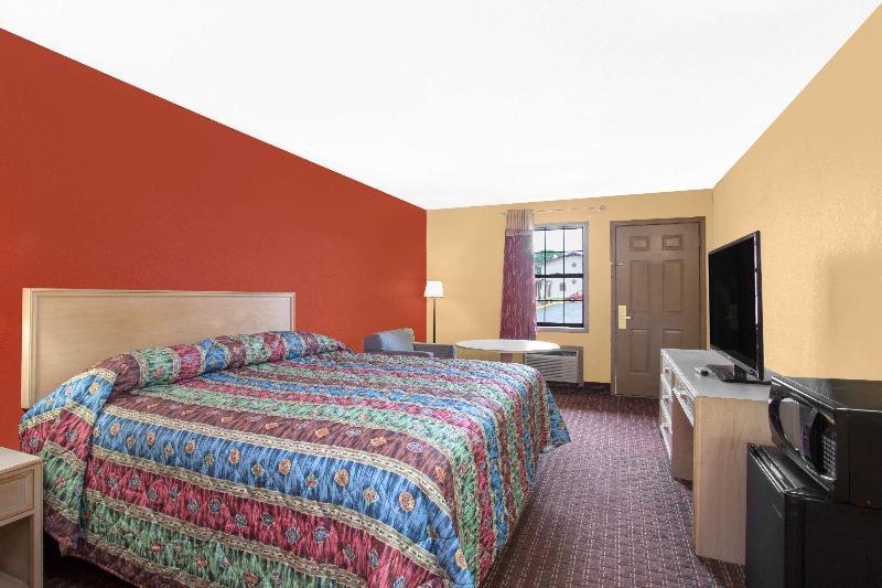 Knights Inn Wildersville image