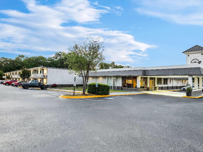 Super 8 by Wyndham Gaffney image