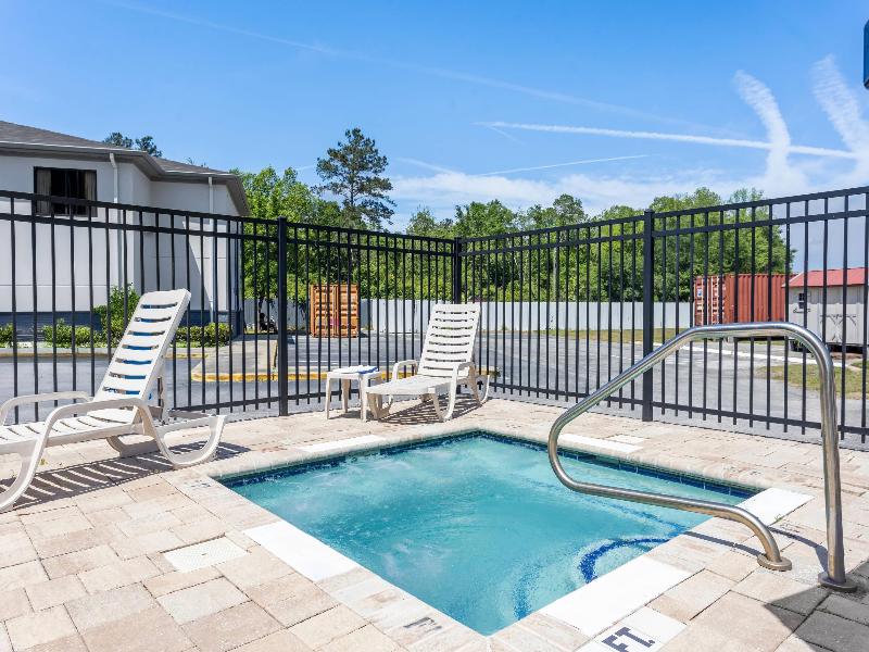 Jesup Inn & Suites