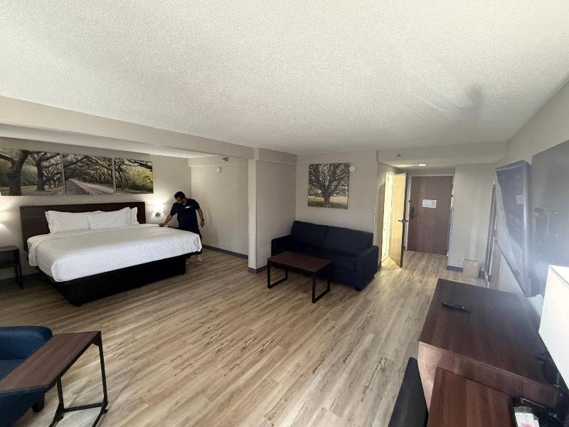 Jesup Inn & Suites image 3