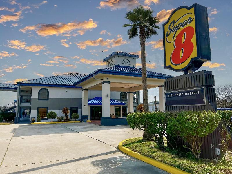 Super 8 By Wyndham Sealy image
