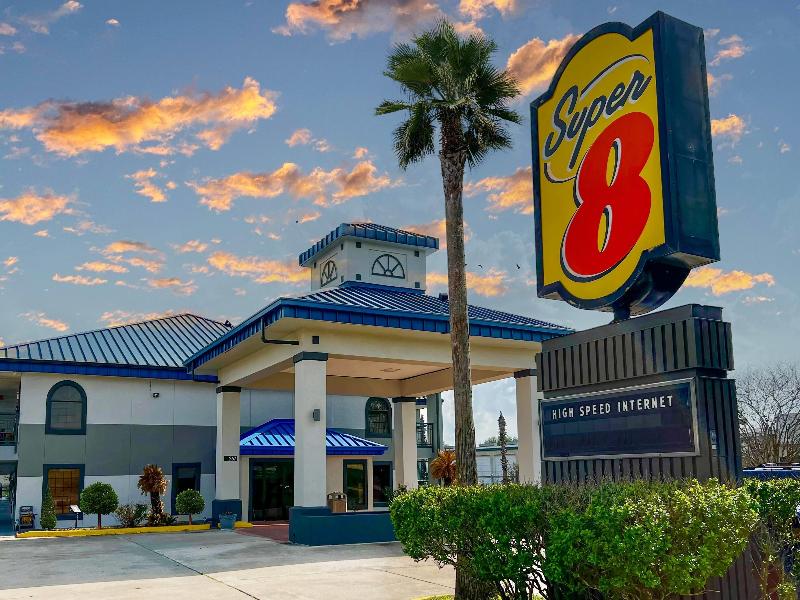 Super 8 by Wyndham Sealy image