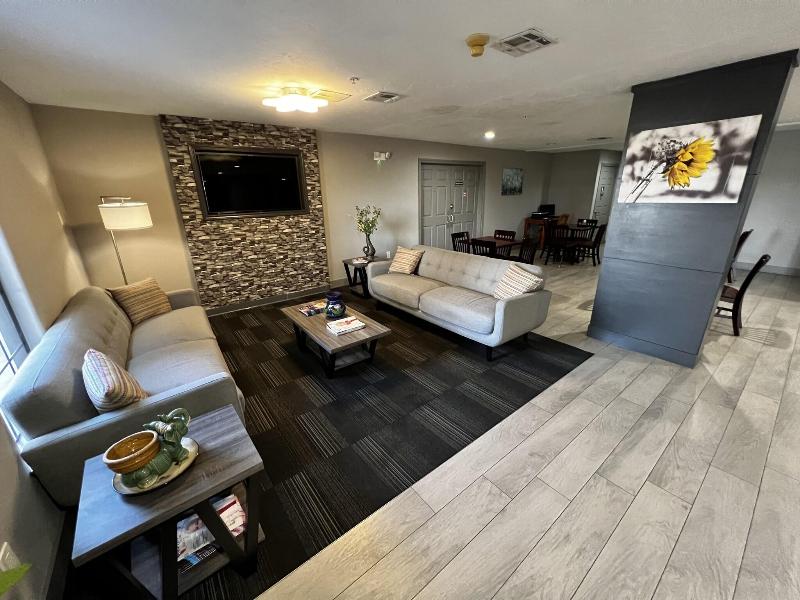 Super 8 By Wyndham Sealy image