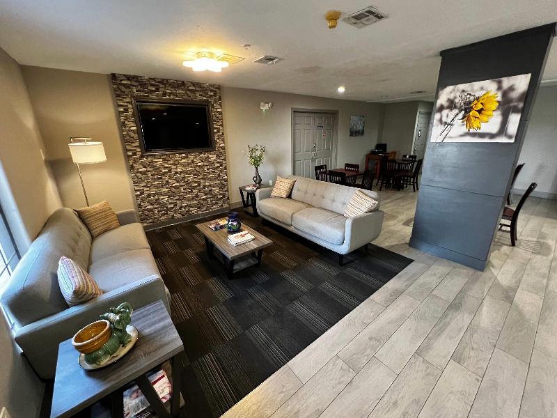 Super 8 By Wyndham Sealy image