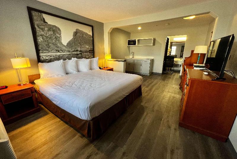 Super 8 By Wyndham Sealy image