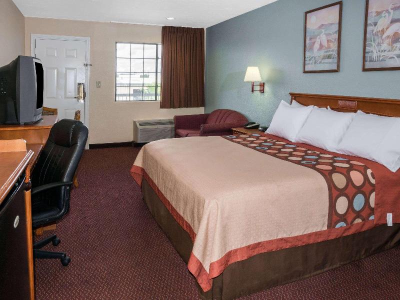 Super 8 by Wyndham Sealy image