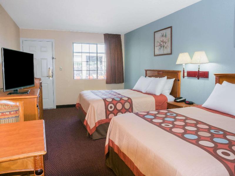 Super 8 by Wyndham Sealy image