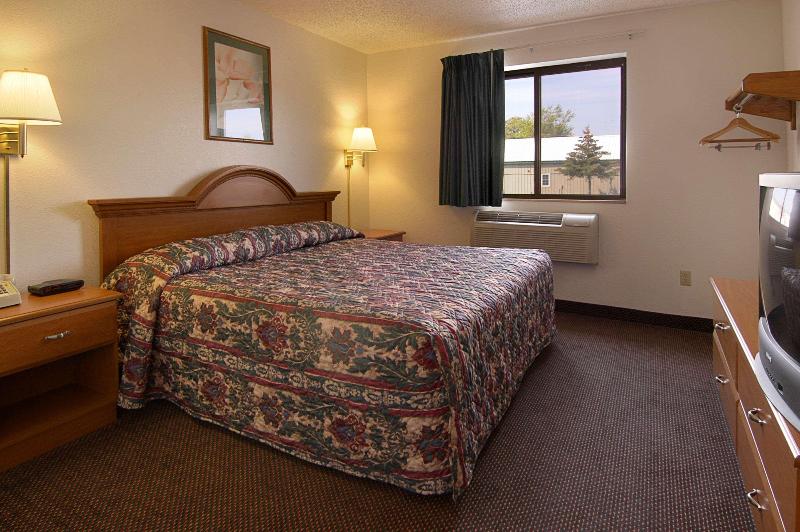 Super 8 by Wyndham Pulaski image