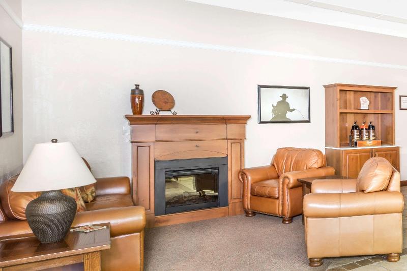 Super 8 by Wyndham Salina/Scenic Hills Area image 3