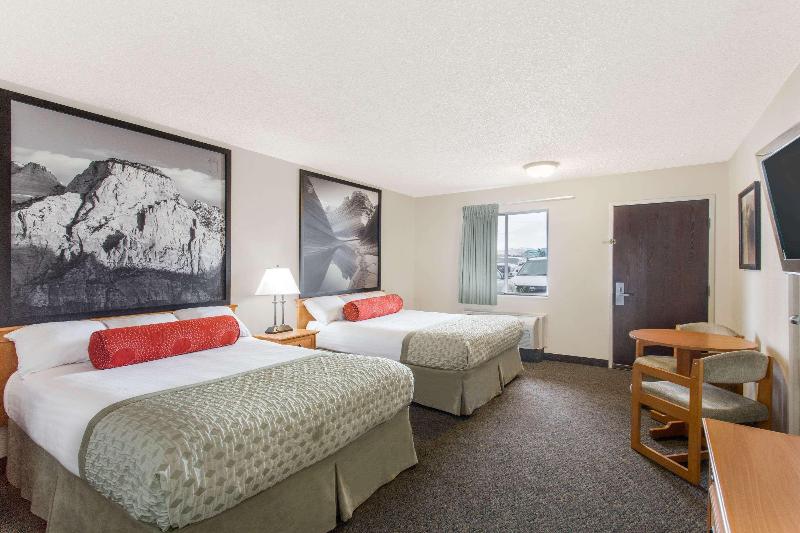 Super 8 by Wyndham Salina/Scenic Hills Area image