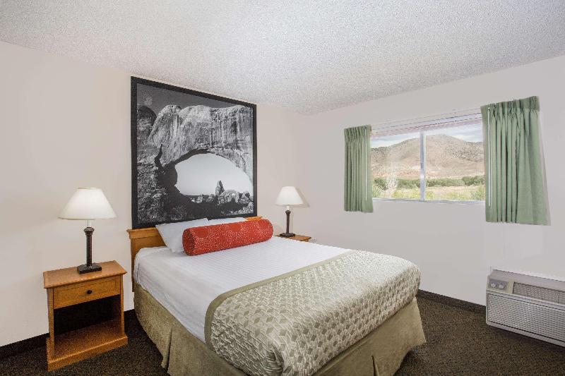 Super 8 by Wyndham Salina/Scenic Hills Area image 2