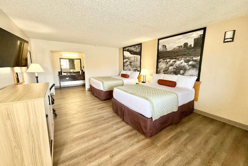 Super 8 by Wyndham Salina/Scenic Hills Area image